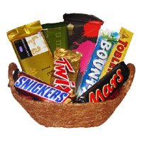 Gifts to Bengaluru Midnight Delivery. Send Chocolate Gift Hamper on Friendship Day