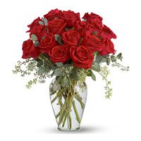 New Year Flower Vase Shop in Bengaluru. Red Roses in Vase of 18 Flowers to Bangalore