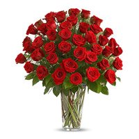 Gift Pack of Red Roses in Vase 75 Flowers in Bangalore