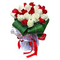 Place Order to send Red White Roses Bouquet 15 flowers to Bangalore for Rakhi